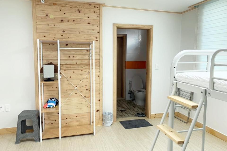 Jeju Guesthouse Oedo-dong Экстерьер фото